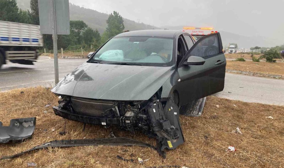Samsun’da hafif ticari araçla otomobilin çarpıştığı kazada 2 kişi yaralandı.