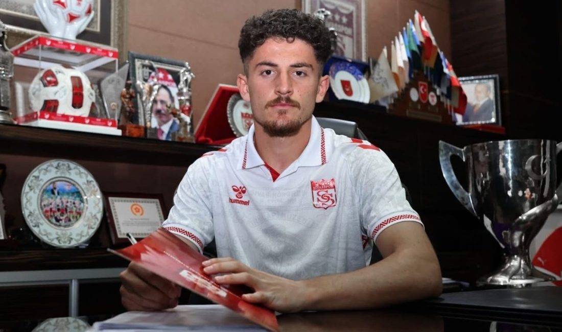 Sivasspor, Emirhan Başyiğit’in sözleşmesini uzattı Sivasspor altyapısında yetişen genç oyuncu Emirhan Başyiğit’in sözleşmesi, 2028 yılına