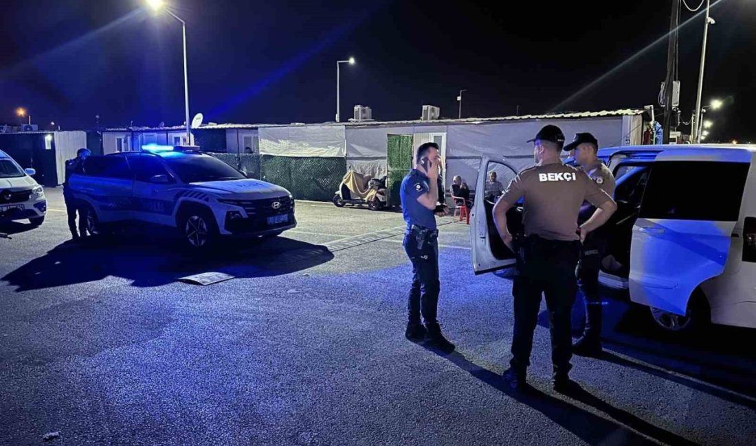 Şüpheli araçtan uyuşturucu ele geçirildi Adıyaman’da durumundan şüphelenilen bir araçtan uyuşturucu madde ele geçirildi. Edinilen