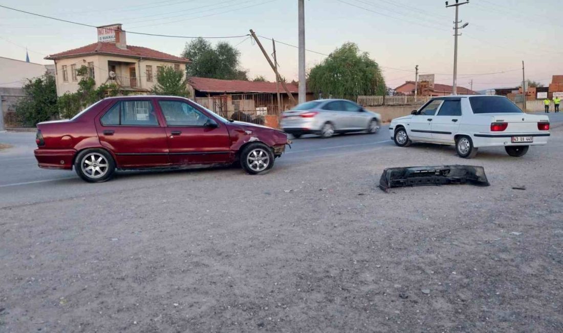 Tavşanlı’da trafik kazası: 1 yaralı Kütahya’nın Tavşanlı ilçesinde otomobil ile motosikletin çarpışması sonucu meydana gelen