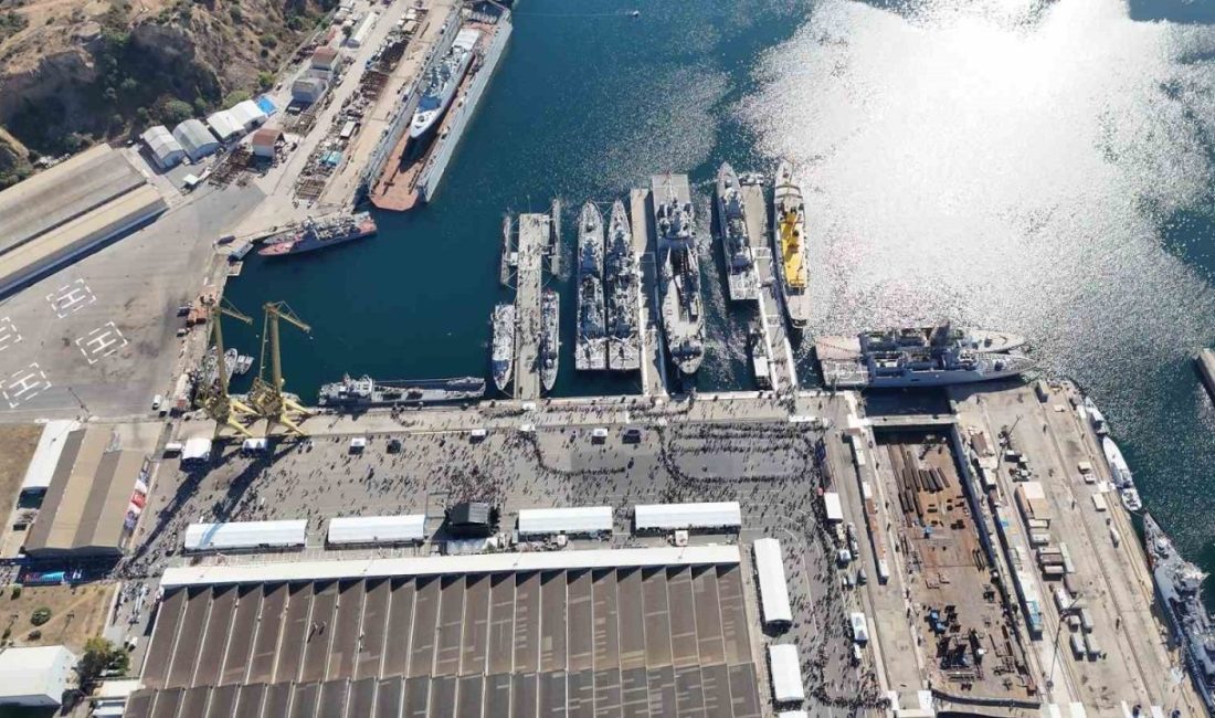 İstanbul Tersanesi Komutanlığı’nda devam eden TEKNOFEST Mavi Vatan’da sergilenen savaş