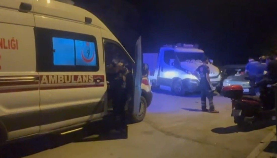 Tofaş marka otomobilin karıştığı kazada 3 kişi yaralandı Erzincan’da Tofaş marka otomobil ile Iveco marka kamyonetin çarpışması sonucu
