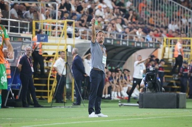 Trendyol Süper Lig’in 2. haftasında Corendon Alanyaspor, sahasında Çaykur Rizespor