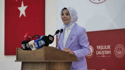 Eskişehir’de düzenlenen Yaşlılık Çalıştayı’nda konuşan Aile ve Sosyal Hizmetler Bakanı