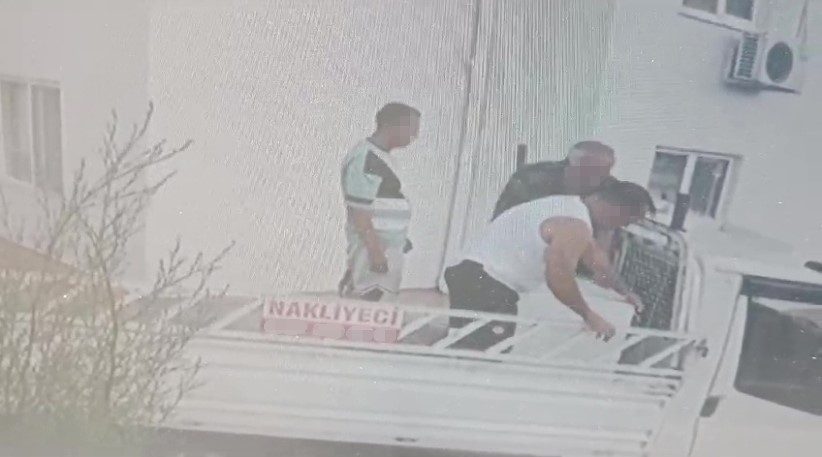 Antalya’da eşi ile boşanma aşamasındaki koca uzaklaştırma kararına rağmen eşinin