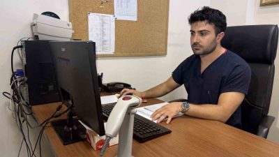 Diş eti problemlerinin hafife alınmaması gerektiğine dikkat çeken uzmanlar uyarıyor.