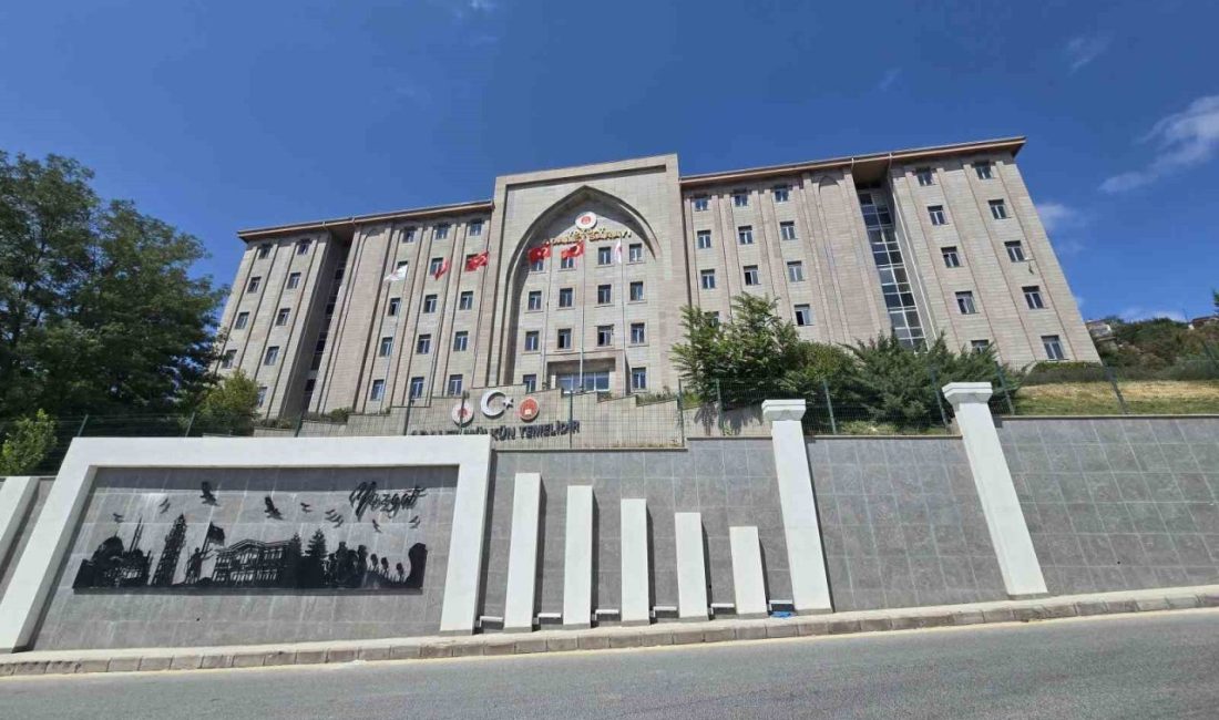 Yozgat’ta kayınvalidesini 19 bıçak darbesiyle öldürmekten tutuklanan şahsın yargılanmasına başlandı.