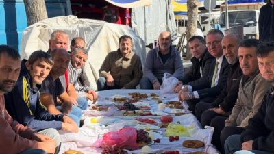 AK Parti Kütahya Milletvekili Mehmet Demir, Tavşanlı’da semt pazarını ziyaret