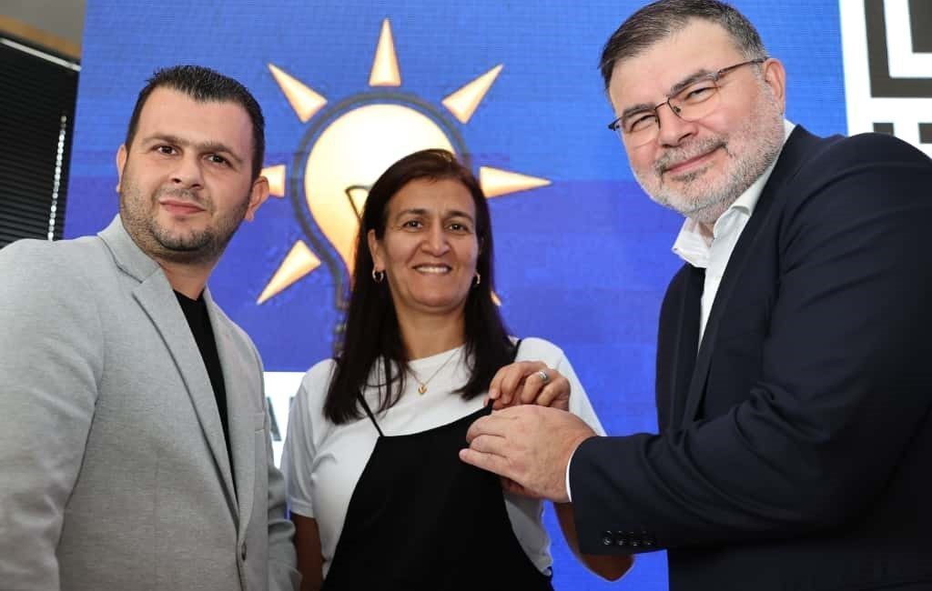 AK Parti Kemalpaşa İlçe Başkanlığı’nda düzenlenen rozet takma programında, yeni