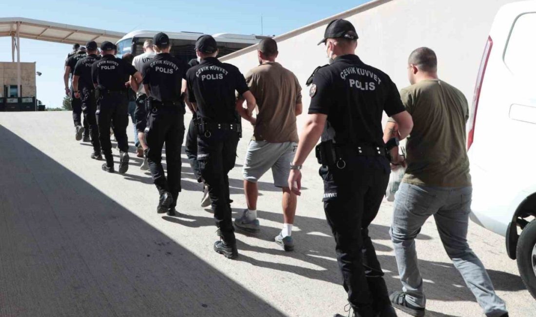 Antalya’da polis ekiplerince gerçekleştirilen asayiş uygulamalarında 186 şahıs yakalandı. İl