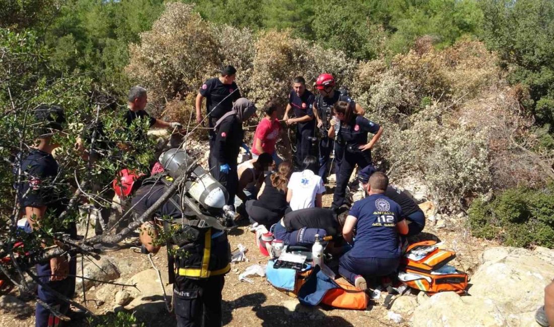 Antalya’da define aramak için kazdıkları yaklaşık 25 metrelik kuyuda çalıştırdıkları