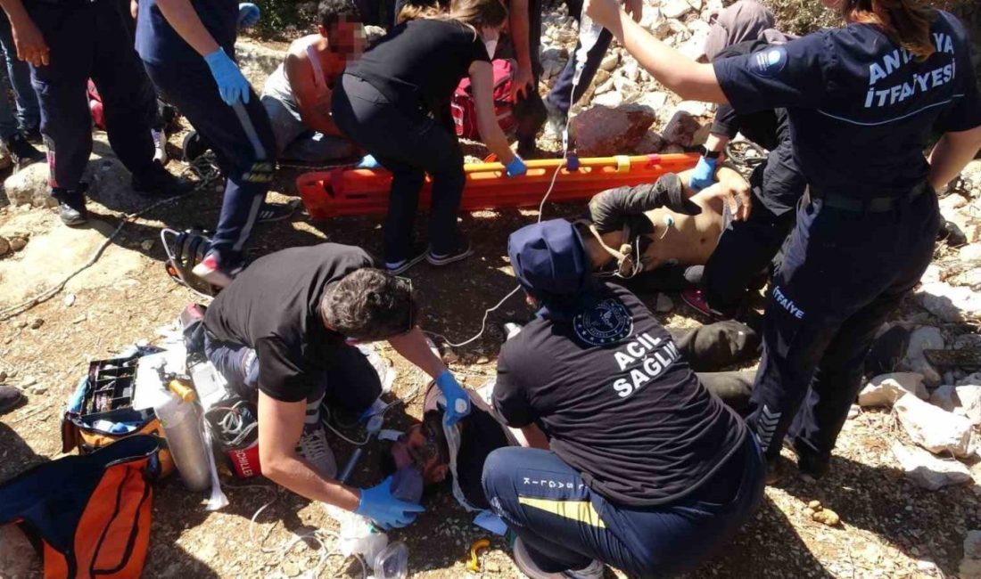 Antalya’da define aramak için kazdıkları yaklaşık 25 metrelik kuyuda çalıştırdıkları