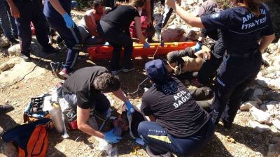 Antalya’da define aramak için kazdıkları yaklaşık 25 metrelik kuyuda çalıştırdıkları