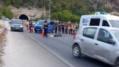 Antalya’da savrularak sürüklenen motosikletin sürücüsü hayatını kaybetti. Kaza, saat 15.30