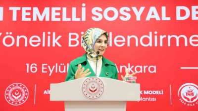 Aile ve Sosyal Hizmetler Bakanı Mahinur Özdemir Göktaş, muhtarlarla bir