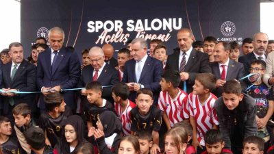 Milli Savunma Bakanı Yaşar Güler, Gençlik ve Spor Bakanı Osman