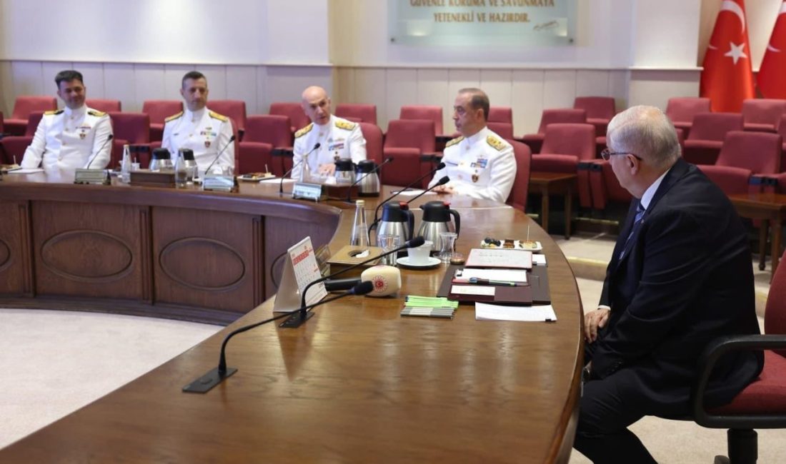 Milli Savunma Bakanı Yaşar Güler, Türk milletinin tarih boyunca denizlerdeki