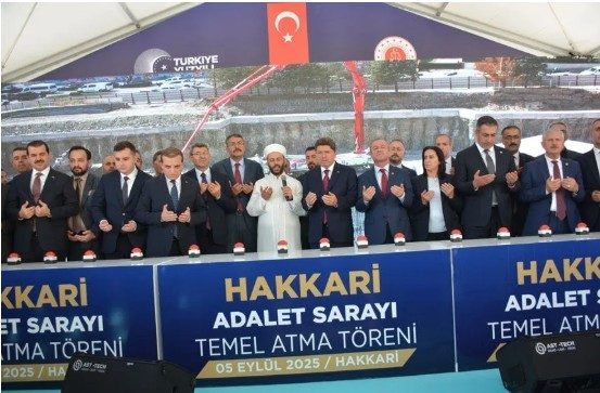 Hakkari’de konuşan Adalet Bakanı Yılmaz Tunç, “Bin yıllık kardeşliğimize vurulan