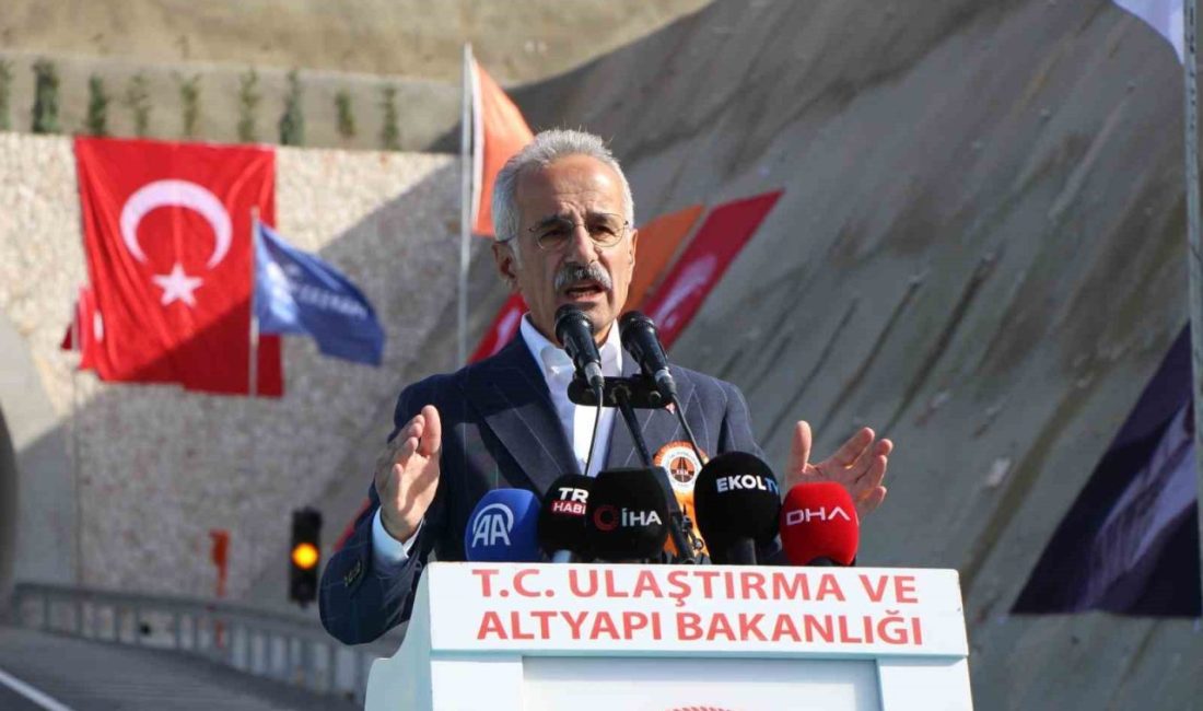Ulaştırma ve Altyapı Bakanı Abdulkadir Uraloğlu, Amasya’daki Badal Tüneli’nin ’sadece