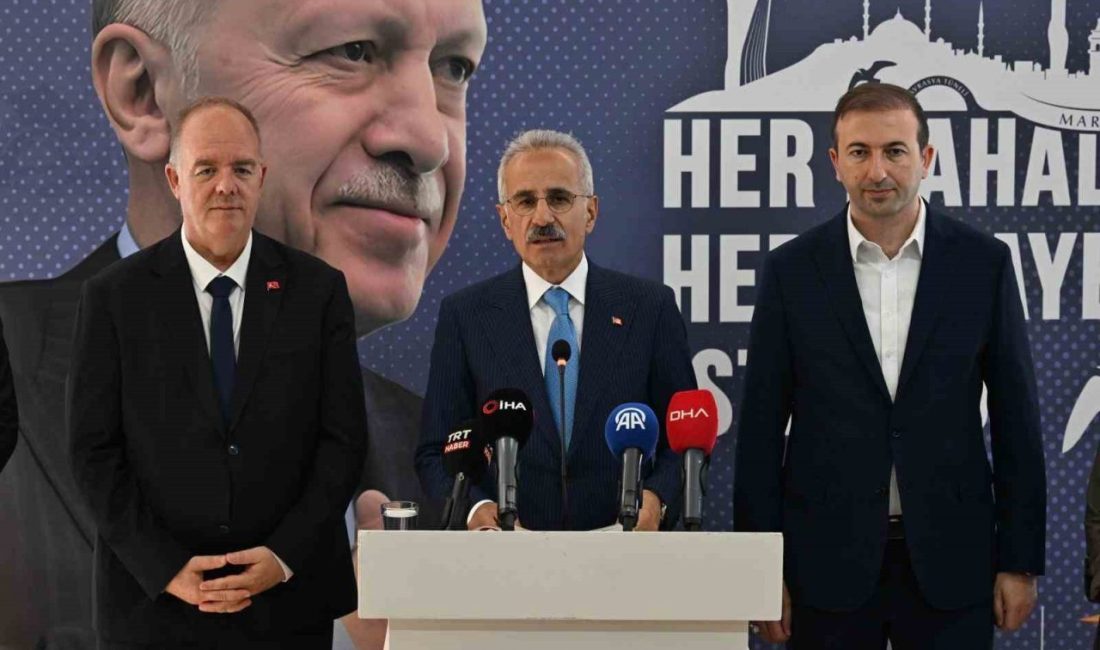 “Türkiye Yüzyılı Buluşmaları” kapsamında Adalar’da düzenlenen programda konuşan Ulaştırma ve