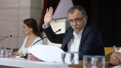 Yunusemre Belediyesi eylül ayı meclis toplantısında konuşan Belediye Başkanı Semih