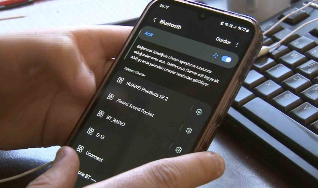 Cepteki sessiz tehlike: ‘Bluetooth’ Bilişim Uzmanı Hakan Topuzoğlu, cep telefonlarında Bluetooth özelliğinin güvenlik zafiyetine