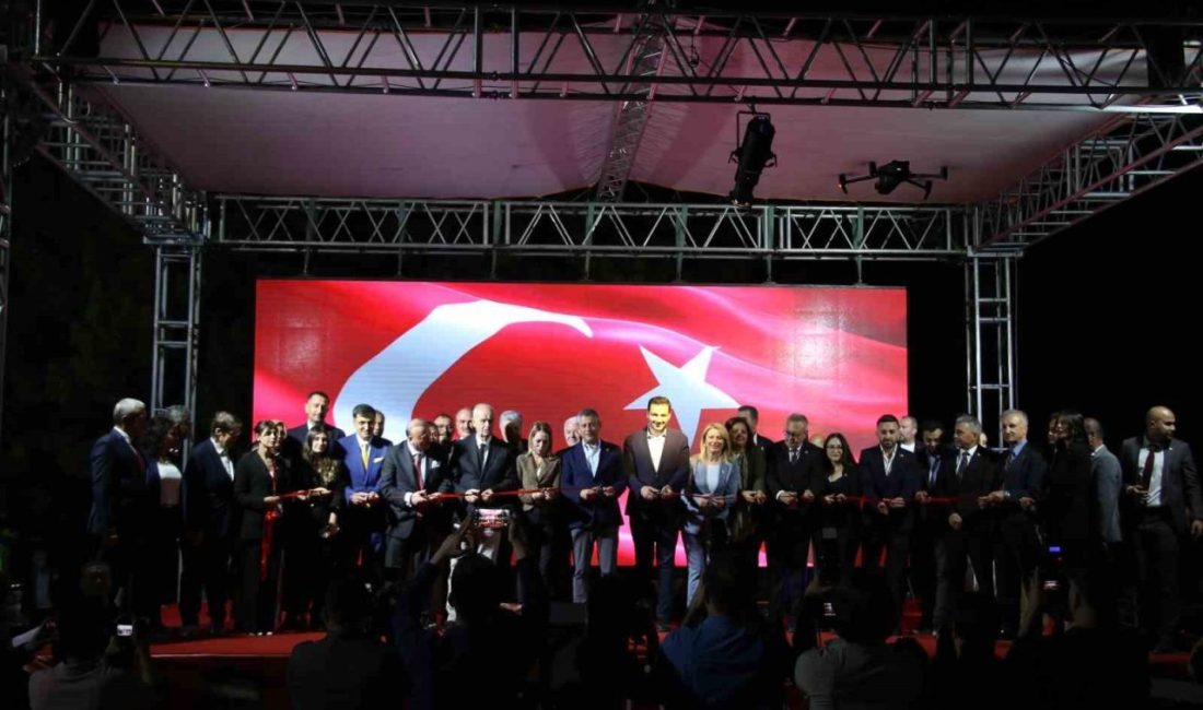 Cumhuriyet Halk Partisi Genel Başkanı Özgür Özel, yenilenen ve restore