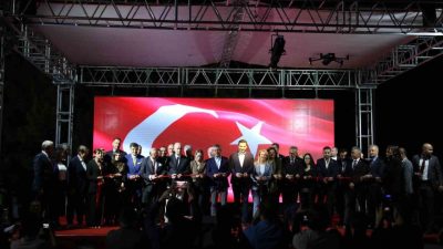 Cumhuriyet Halk Partisi Genel Başkanı Özgür Özel, yenilenen ve restore