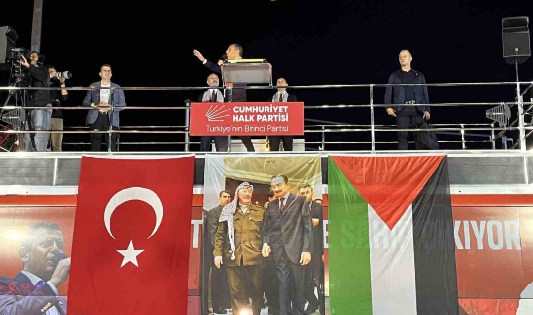 CHP Genel Başkanı Özgür Özel, partisi tarafından Eyüpsultan’da düzenlenen Filistin’e