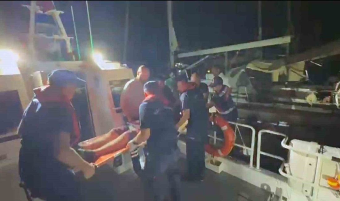 Muğla’nın Marmaris ilçesi Çiftlik koyunda yaralanan vatandaş Sahil Güvenlik ekipleri