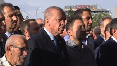 Cumhurbaşkanı Başdanışmanı Hamdi Kılıç, Ahmet Hamdi Akseki Camii’nde kılınan cenaze