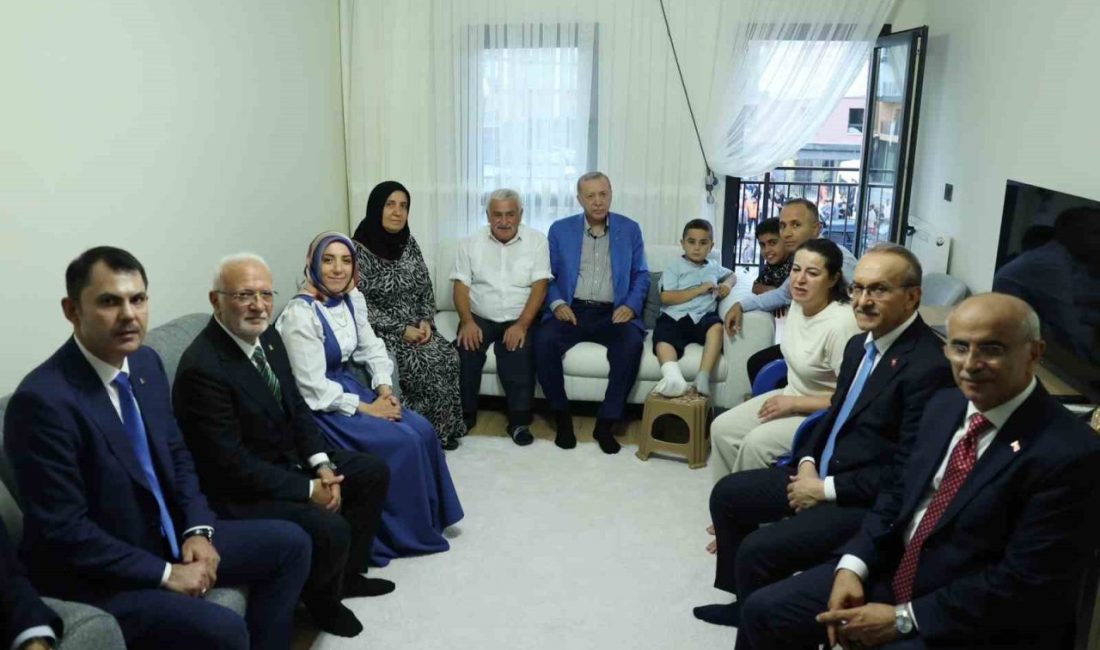 Cumhurbaşkanı Recep Tayyip Erdoğan, Malatya’da depremzede Ahmet Zengin ve ailesini