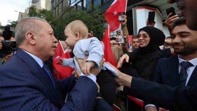Cumhurbaşkanı Recep Tayyip Erdoğan, New York’ta bulunan Türkevi’ne gelişi sırasında