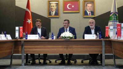 Cumhurbaşkanı Yardımcısı Cevdet Yılmaz, “Türkiye Yüzyılı Buluşmaları” çerçevesinde Bahçelievler’de esnaf