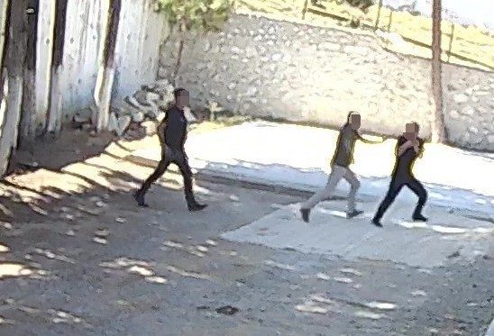 Denizli’de parke taşı döşemeyi sağlık sorunları nedeniyle kabul etmeyen zabıtaları