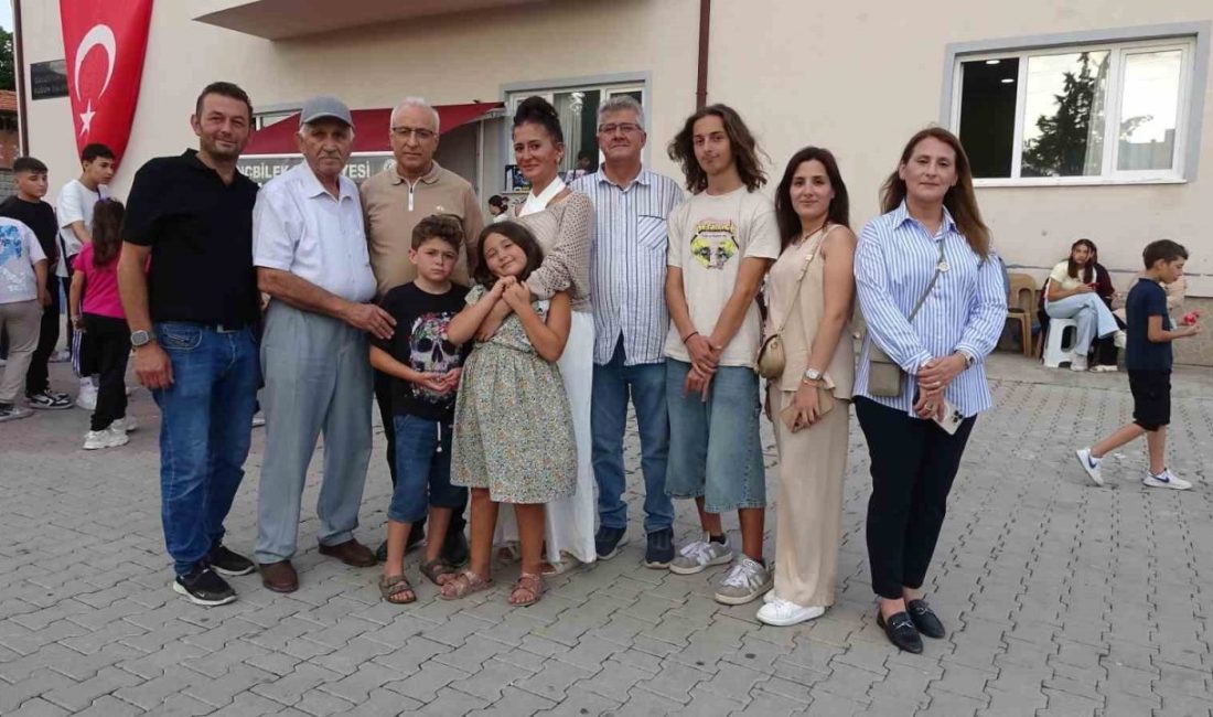Demirbilekli çocuklara Almanya’dan sürpriz oyuncak yağmuru Kütahya’nın Tavşanlı ilçesine bağlı Tunçbilek beldesinin Demirbilek mahallesinde yaşayan çocuklar,