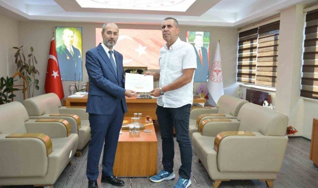 Afyonkarahisar’ın Dinar ilçesinde en çok kanser taraması yapan sağlık personelleri