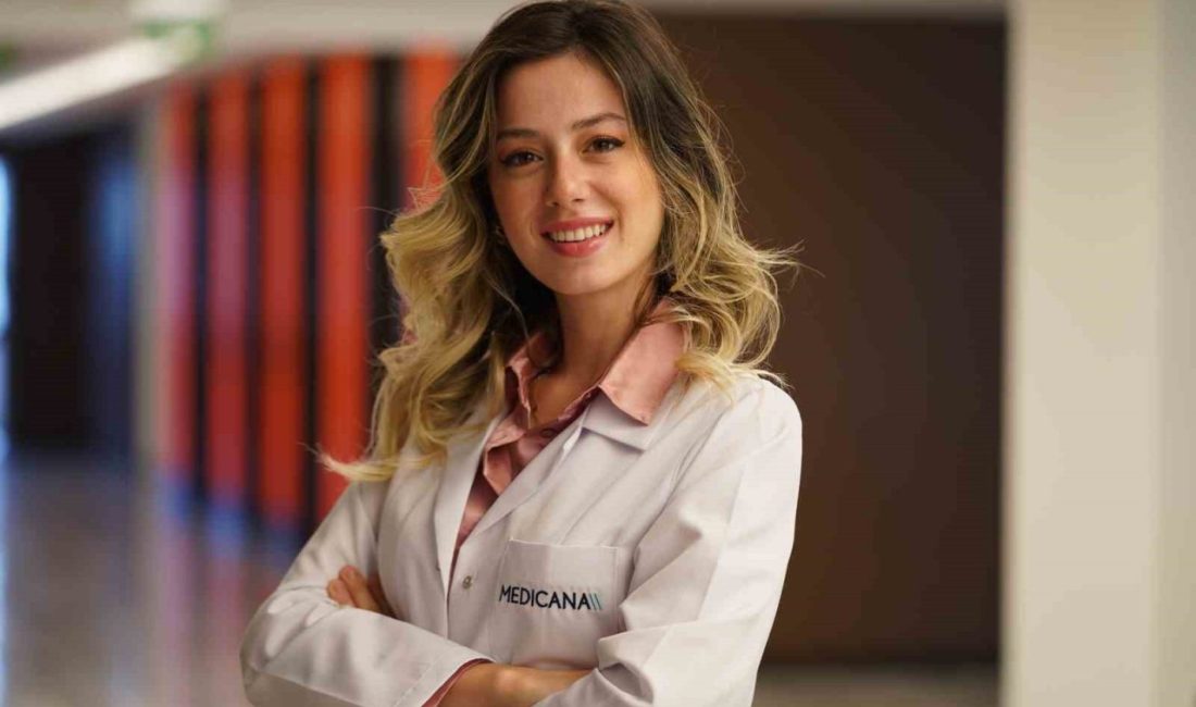 Güzel bir gülüş için beyaz, güçlü ve sağlıklı dişlere sahip