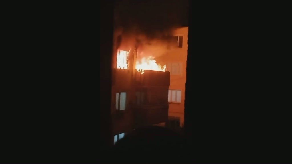 Bursa’nın Karacabey ilçesinde bir evin 4. katındaki dairede televizyon fişinin