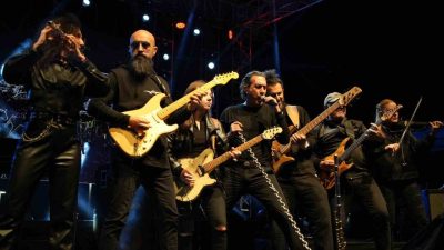 Edirne Yaşayan Miras Festivali kapsamında sahneye çıkan Kıraç, sevilen şarkılarıyla