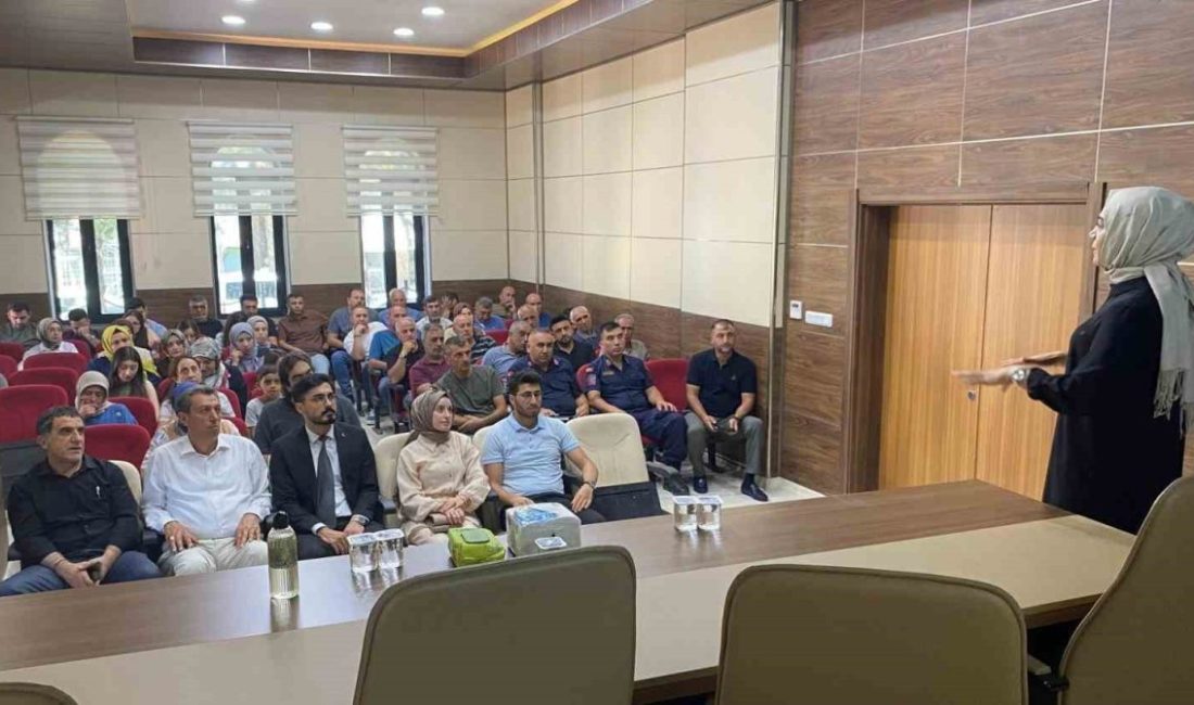 Elazığ’ın Sivrice ilçesinde ’Aşı Karşıtlığı’ konulu konferans düzenlendi. Elazığ İl