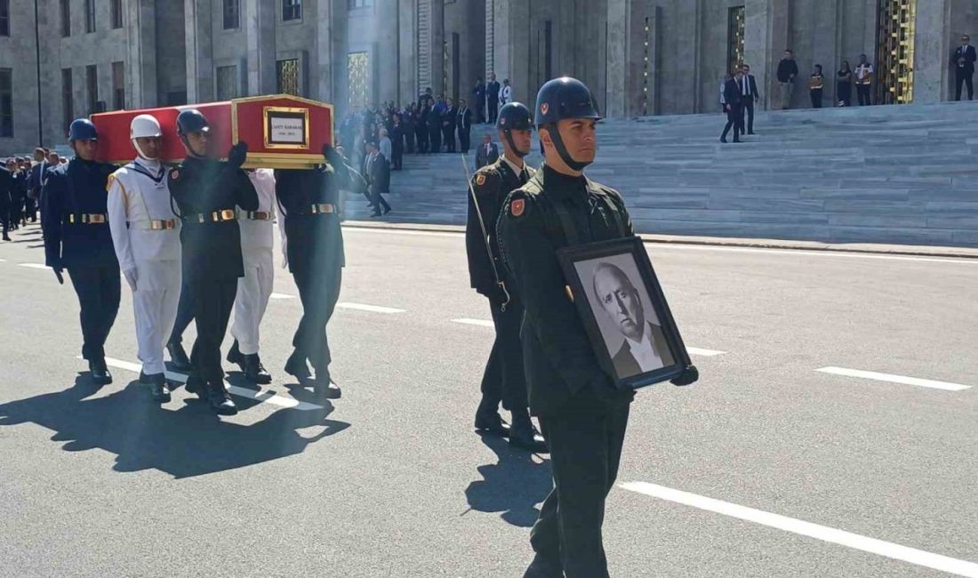 Eski TBMM Başkanı Cahit Karakaş için TBMM’de tören düzenlendi. Karakaş