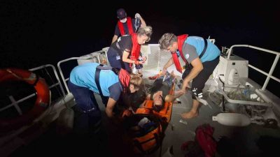 Muğla’nın Fethiye ilçesi açıklarında seyreden özel teknede yaralanan vatandaş Sahil