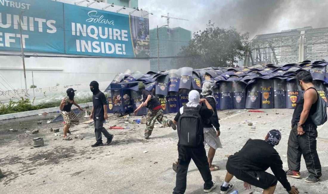 Filipinler’in başkenti Manila’da on binden fazla kişi, hükümetin sel kontrol