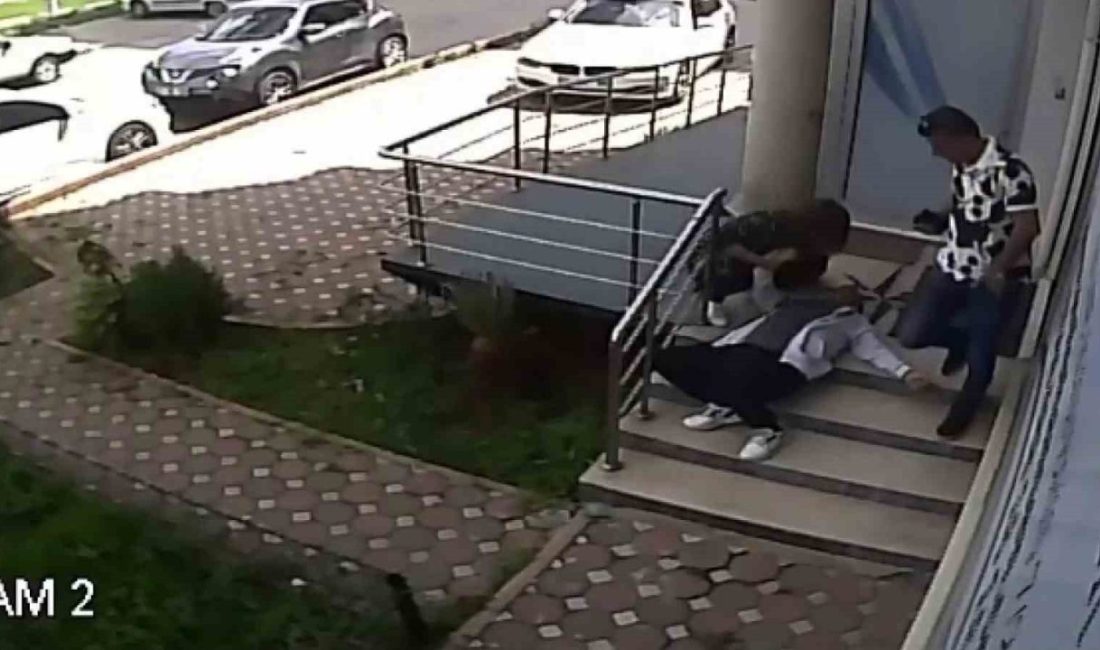 Adana’da boyun fıtığı şikayetiyle gittiği doktorun muayenehanesinin önünde kalp krizi