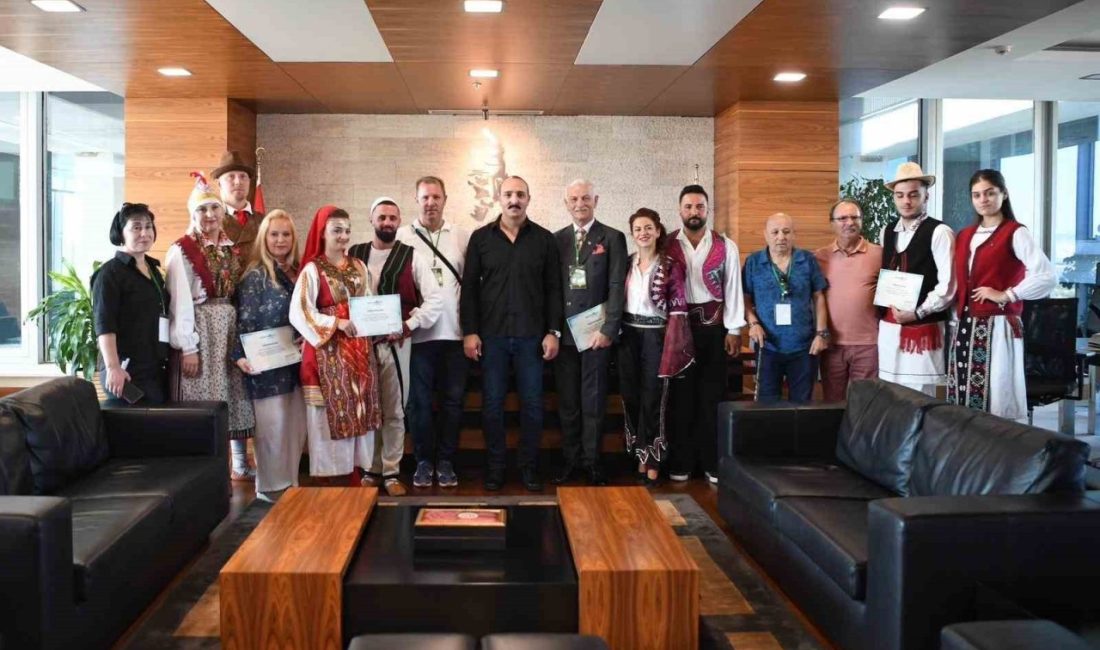 Konyaaltı Belediyesi, Türkiye ile beraber farklı ülkelerin de yer aldığı