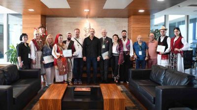 Konyaaltı Belediyesi, Türkiye ile beraber farklı ülkelerin de yer aldığı