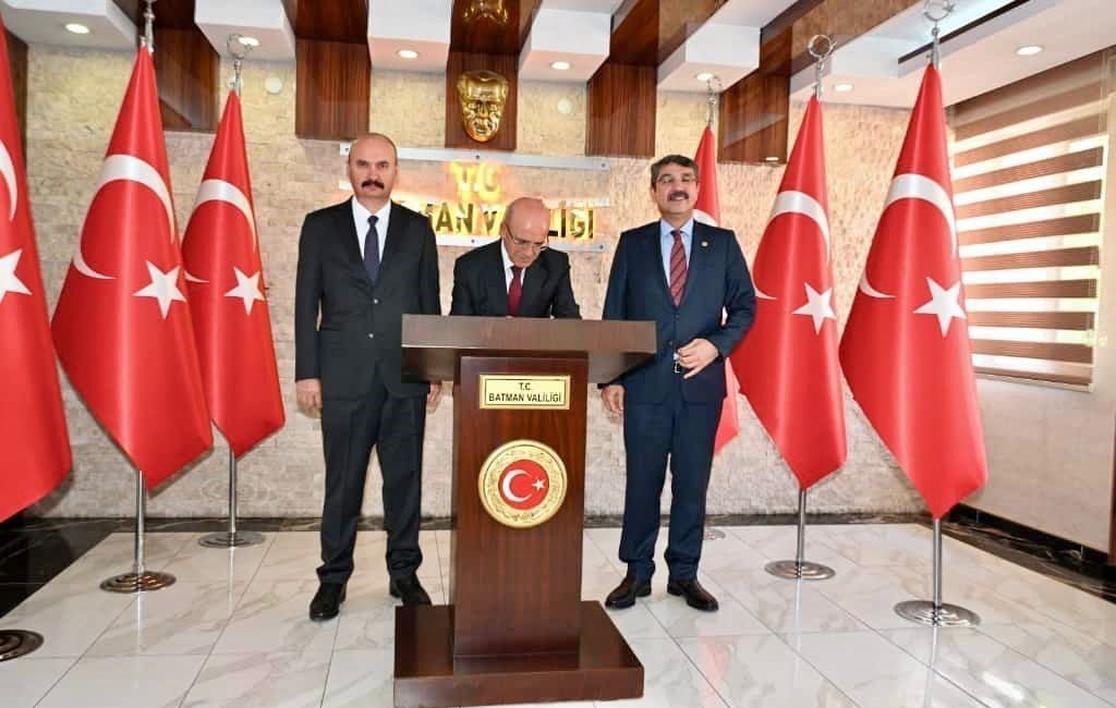 Hazine ve Maliye Bakanı Mehmet Şimşek, bir dizi açılış ve