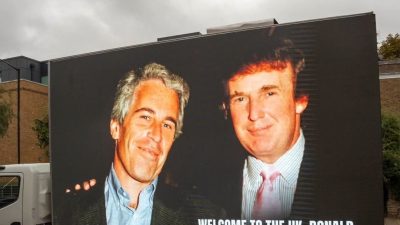 İngiltere’de ABD Başkanı Donald Trump’ın, cinsel suçlardan hüküm giyen Jeffrey