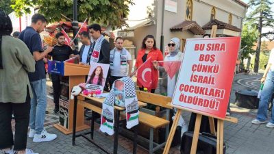 Türkiye genelinde okulların açıldığı ilk günde, okula gitmek yerine savaşın